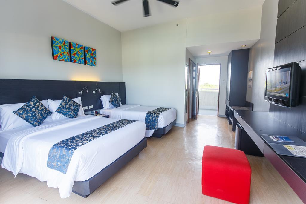 Solea Seaview Resort Isla de Mactán Exterior foto
